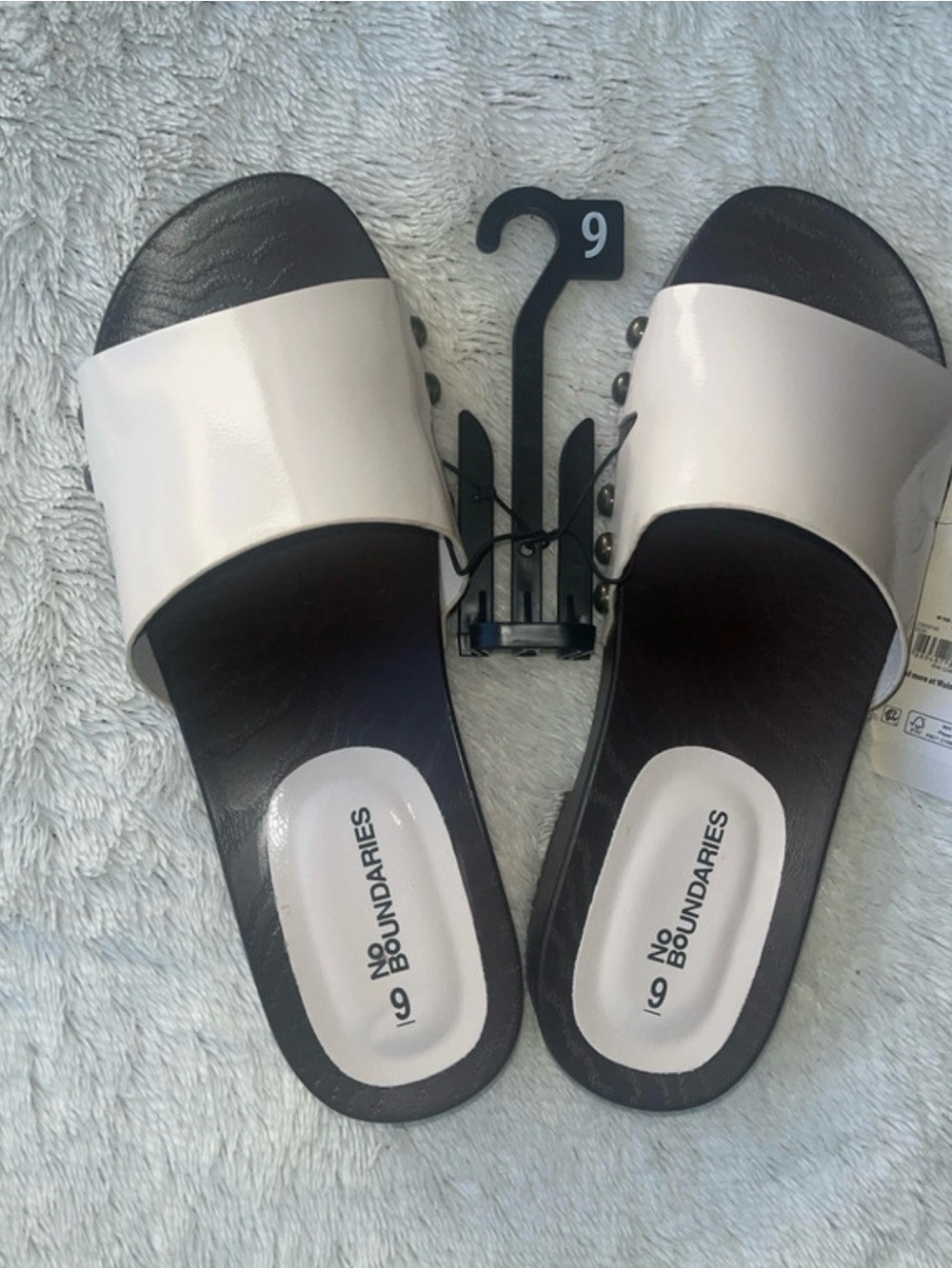 No Boundaries Women's Cream Slide Mules - Picture 2 of 5